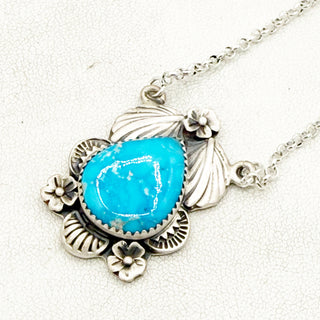 Sierra Bella Botanical Necklace