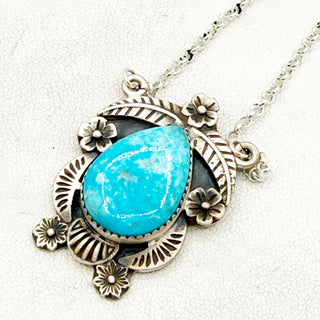 Sierra Bella Botanical Necklace